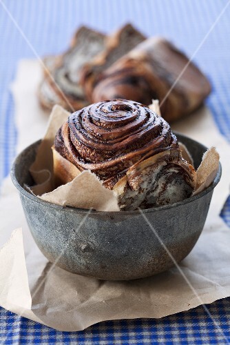 Yeast dough buns with chocolate