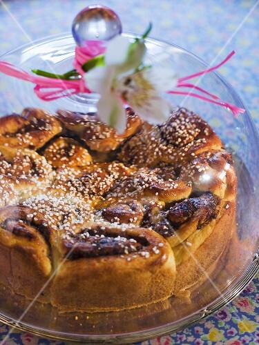 Fig pinwheels with pearl sugar under glass dome