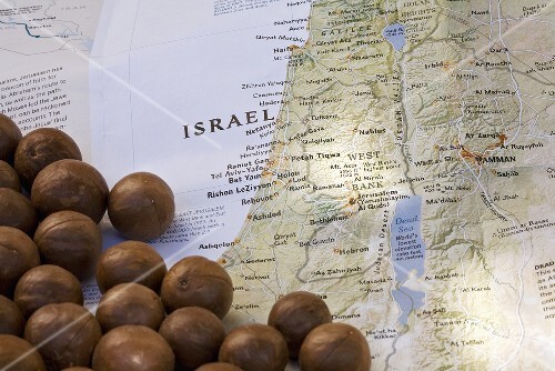 Macadamia nuts from Israel on a map