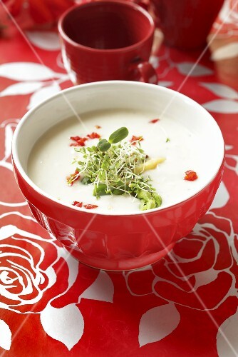 Cream of asparagus soup