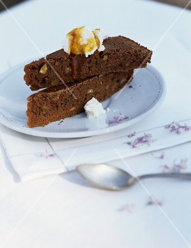 Castagnaccio con ricotta e miele (Chestnut cake, Italy)