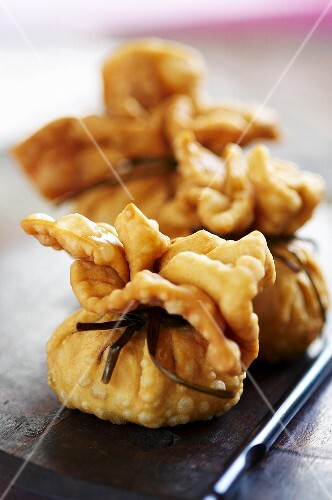 Deep-fried pastry purses (Japan)