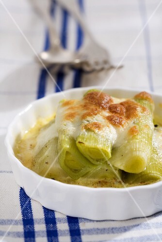 Leek gratin with cheese