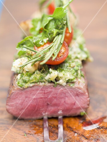 Beef sirloin with herb crust and tomatoes