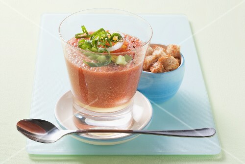 Gazpacho mit Knoblauchcroutons