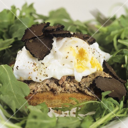 Crostini with pork pâté, poached egg and truffle