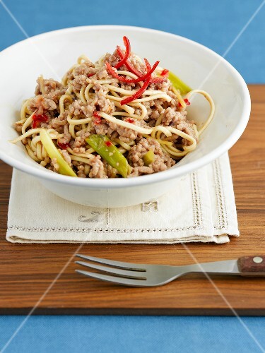 Noodles with minced pork