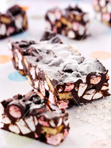 Rocky road cake (Refrigerator cake with marshmallows, USA)