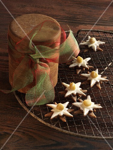 Nougat stars with hazel nuts on a cooling rack