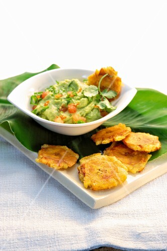 Guacamole and plantain chips (Mexico)