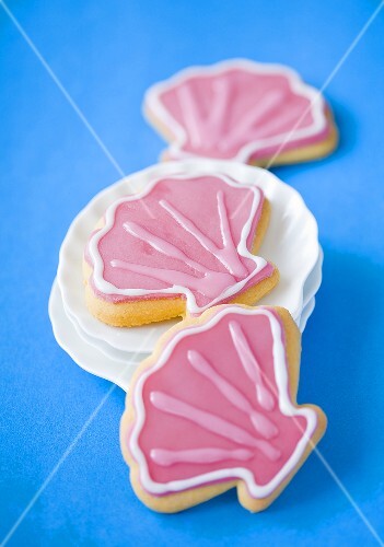 Shell-shaped cookies