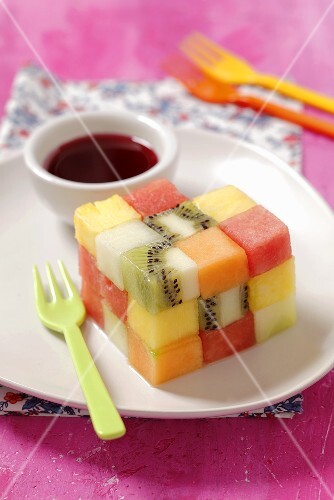 A fruit cube made of melon, kiwi and pineapple