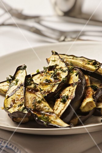 Grilled aubergine slices with mint
