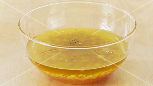 Essig-Öl-Vinaigrette zubereiten