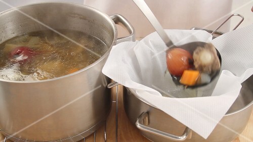 Beef stock being prepared (German Voice Over)