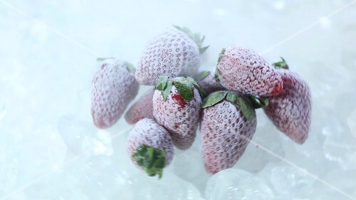 Gefrorene Erdbeeren drehen sich