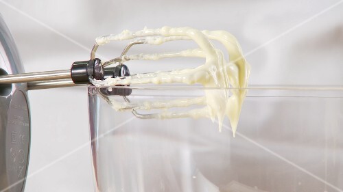 Mixers on a hand whisk