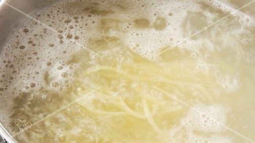 Spaghetti al dente kochen