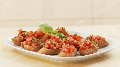 Bruschetta being prepared (German Voice Over)