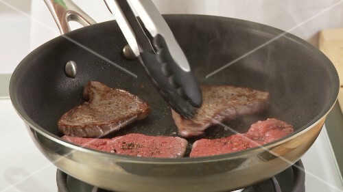 Plain minute escalopes being prepared (German Voice Over)