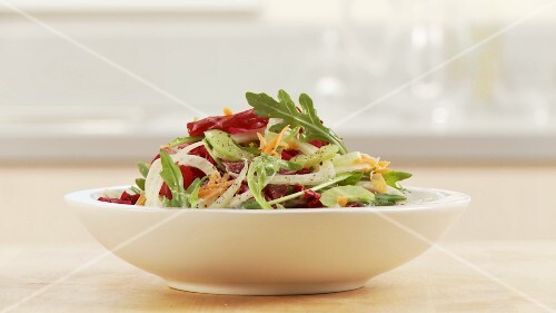 Gemischten Salat zubereiten
