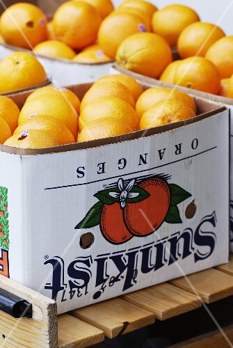 Orangen in Kartons