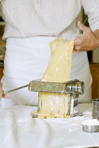 Bandnudeln mit der Nudelmaschine herstellen