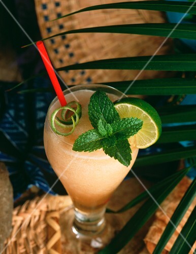 Frozen Daiquiri with mint and straw