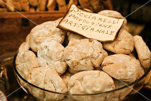 Ricciarelli (Almond biscuits, Italy)