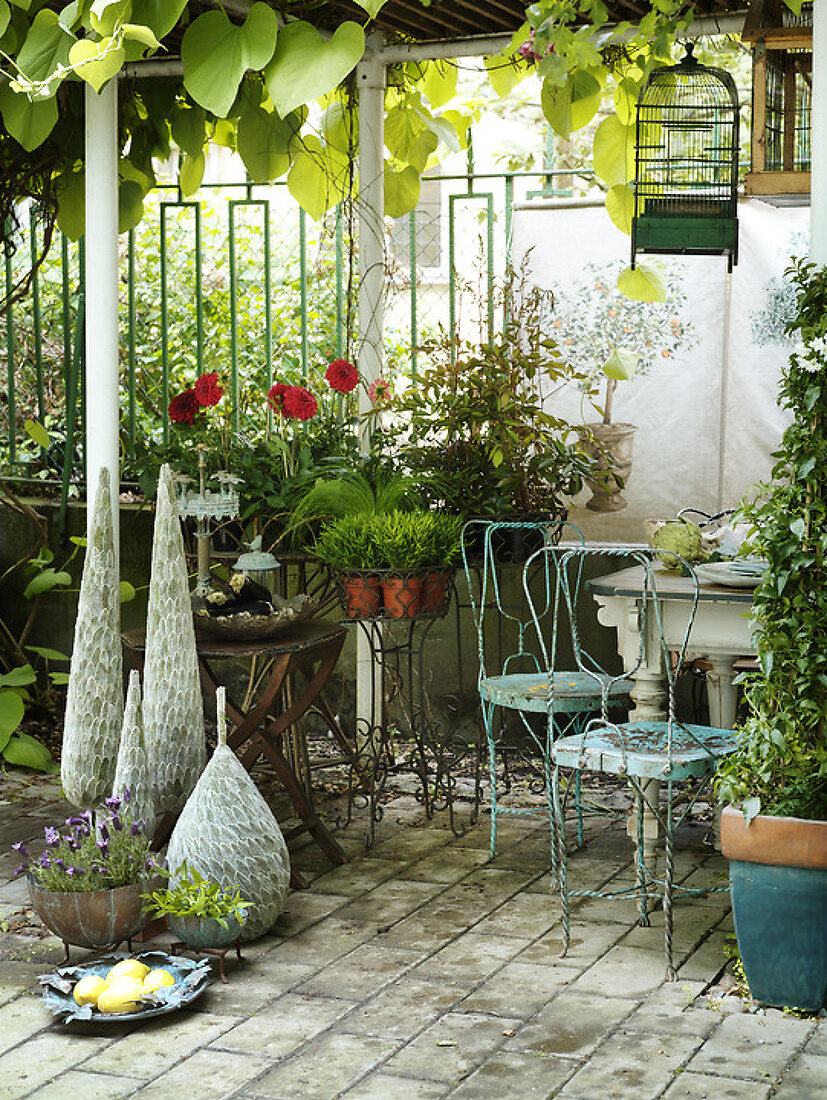 Vintage Garden Room