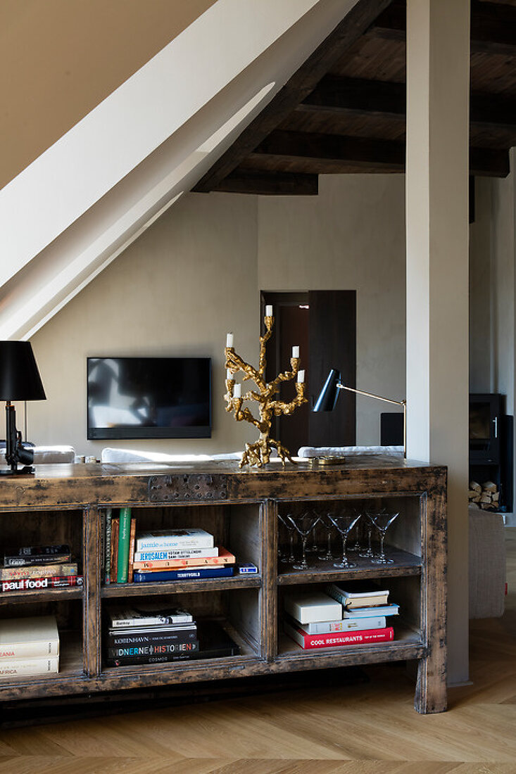 Lap of Luxury License Features 13390398 House of Pictures