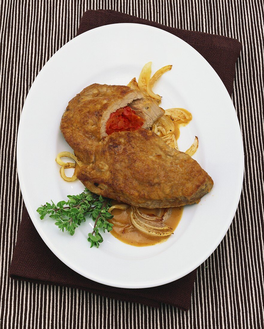 Escalope stuffed with peppers on onion sauce
