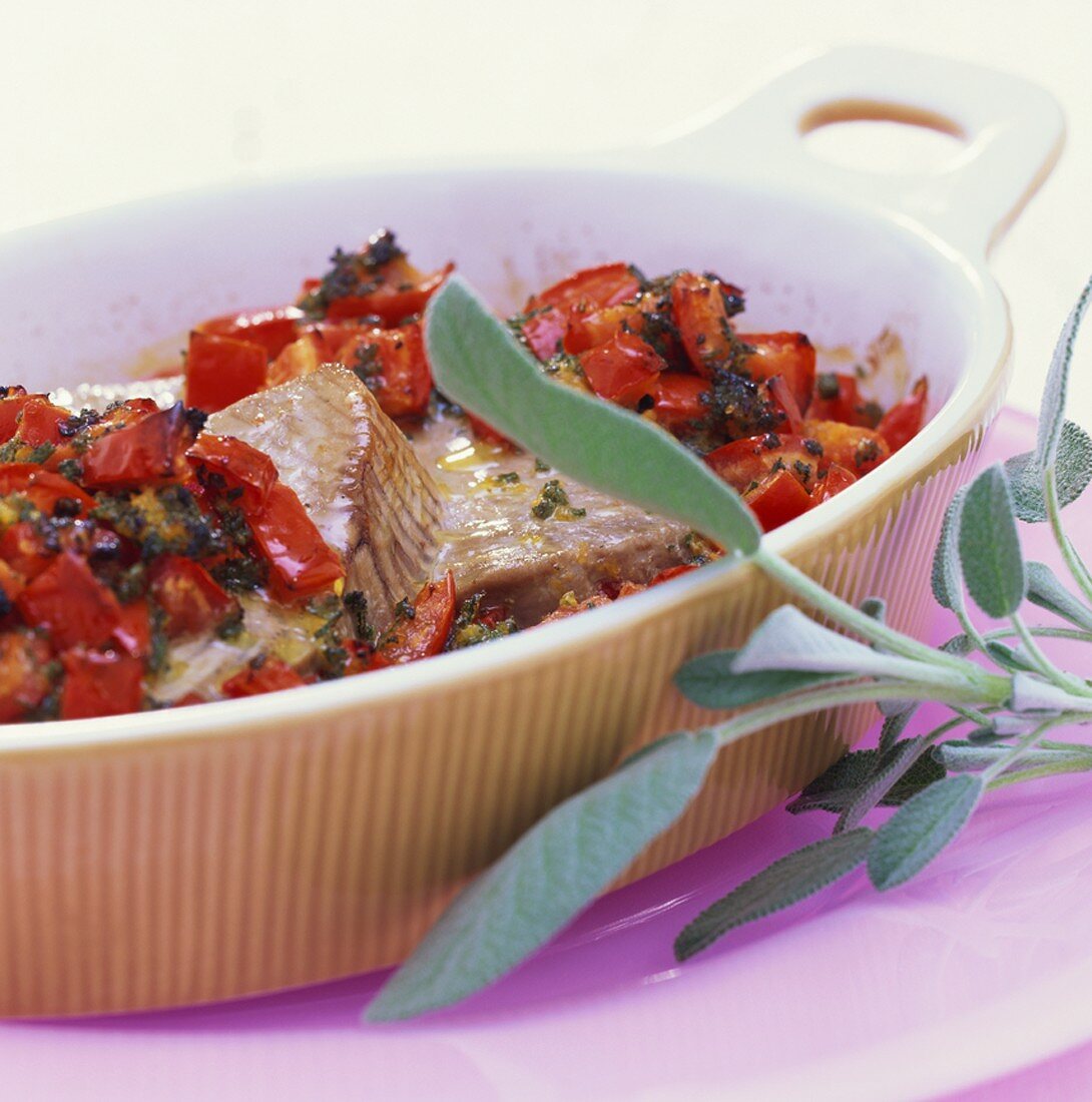 Tuna with tomatoes and sage