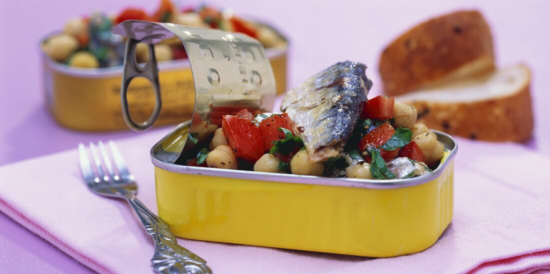 Chick-pea salad with sardines