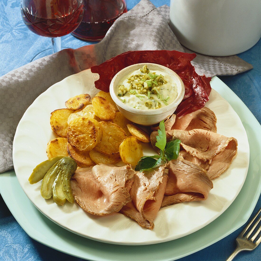 Roastbeef mit Remoulade und Bratkartoffeln