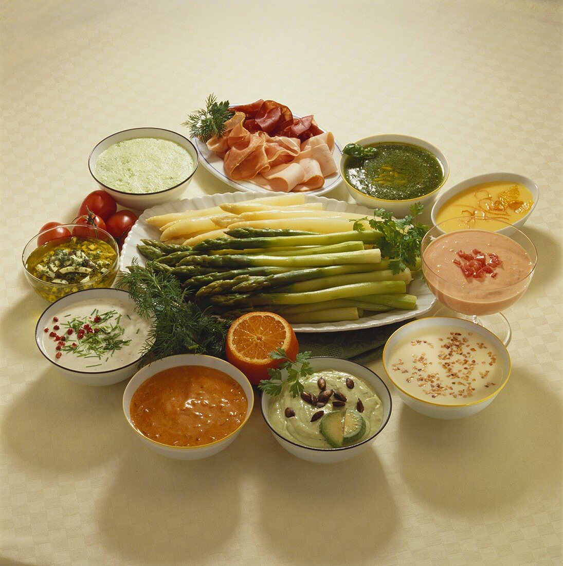 Green and white asparagus with several sauces
