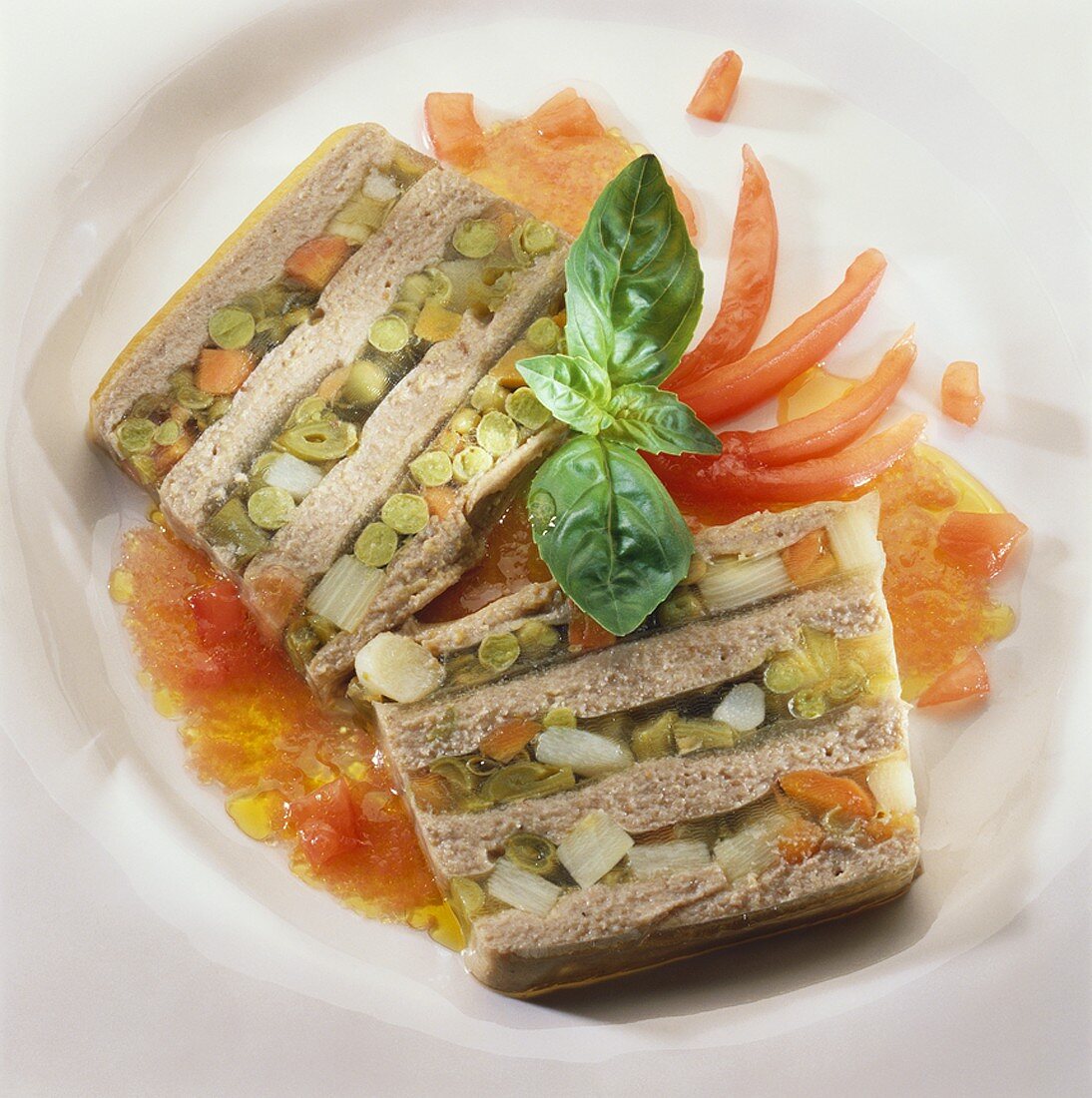 Zwei Scheiben Gemüse-Terrine