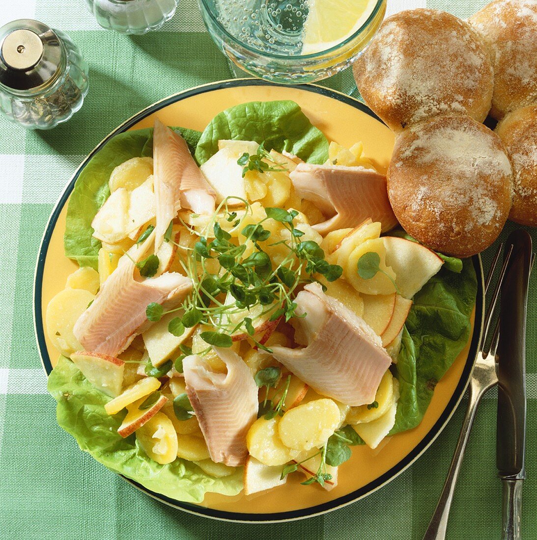 Warmer Kartoffelsalat mit Forellenfilets