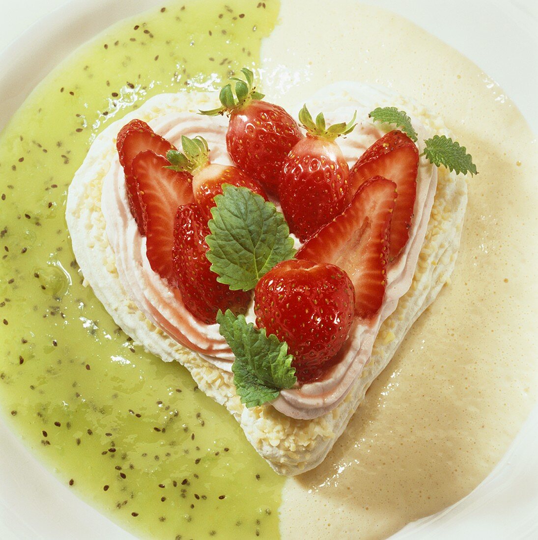 Meringue heart with strawberry cream & fresh strawberries