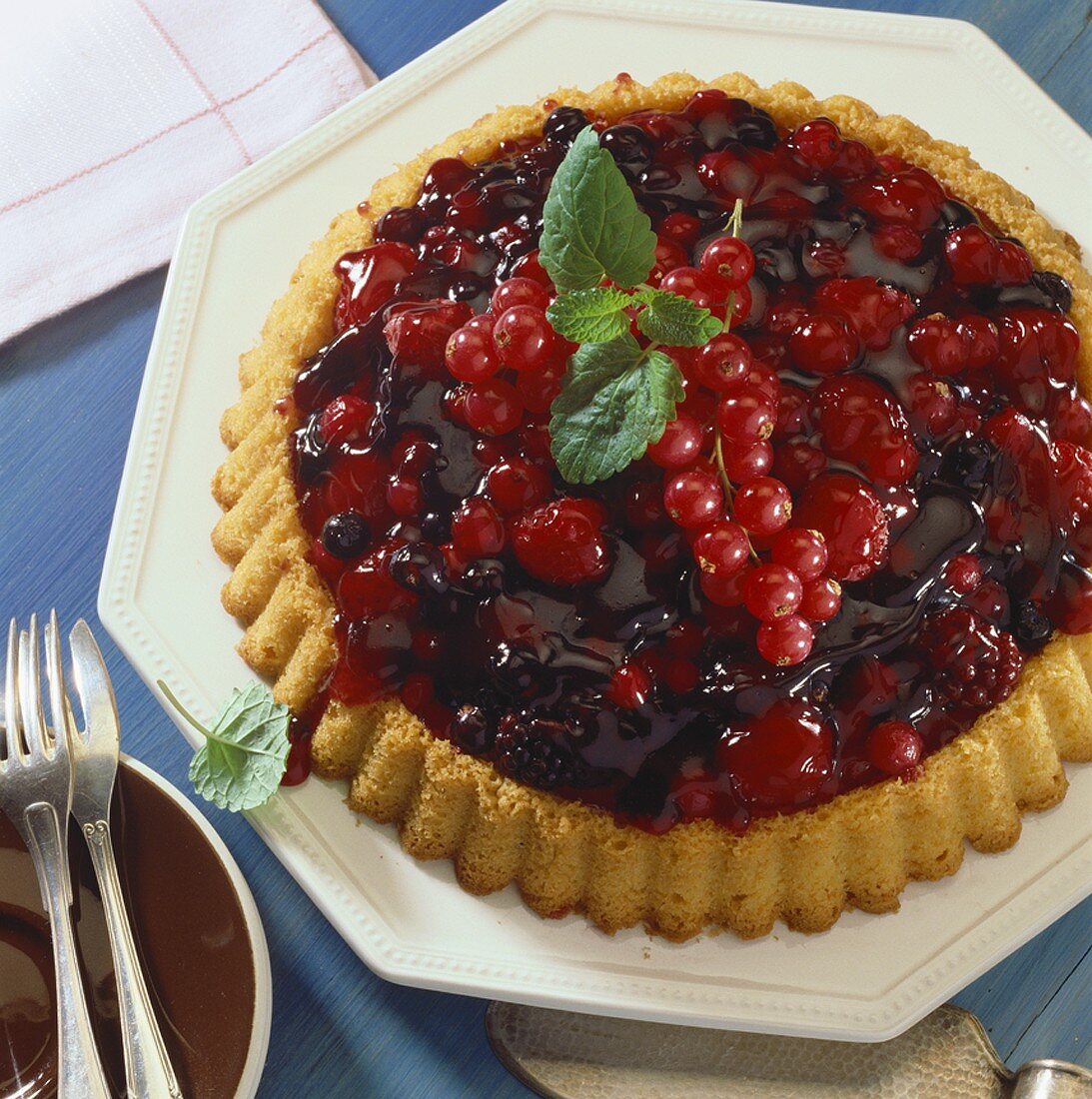 Mixed berry flan (Mixed berries on sponge base)