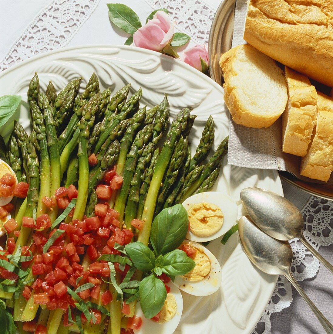 Green asparagus with boiled eggs and tomato vinaigrette