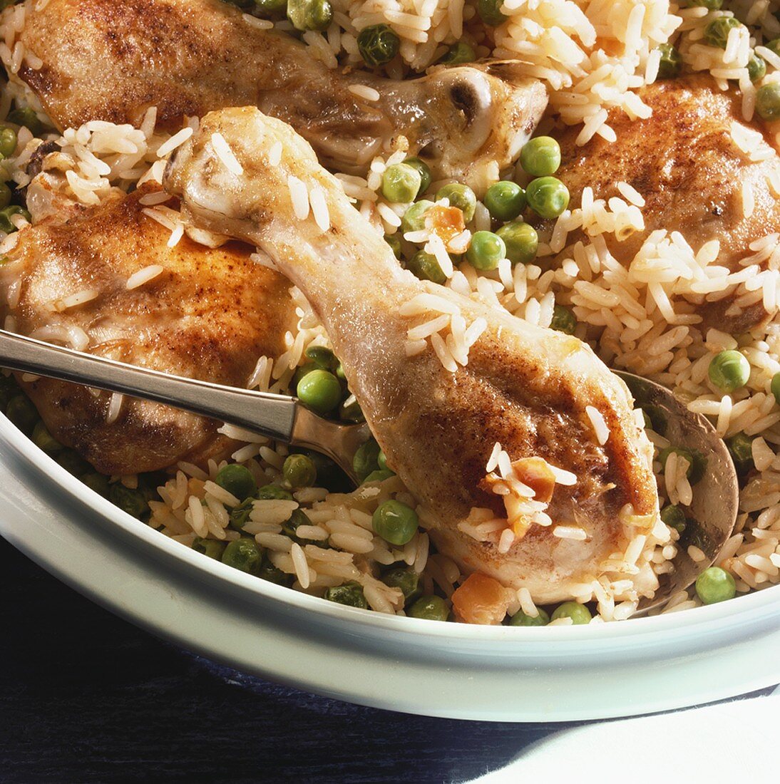 Pan-cooked chicken with rice and peas
