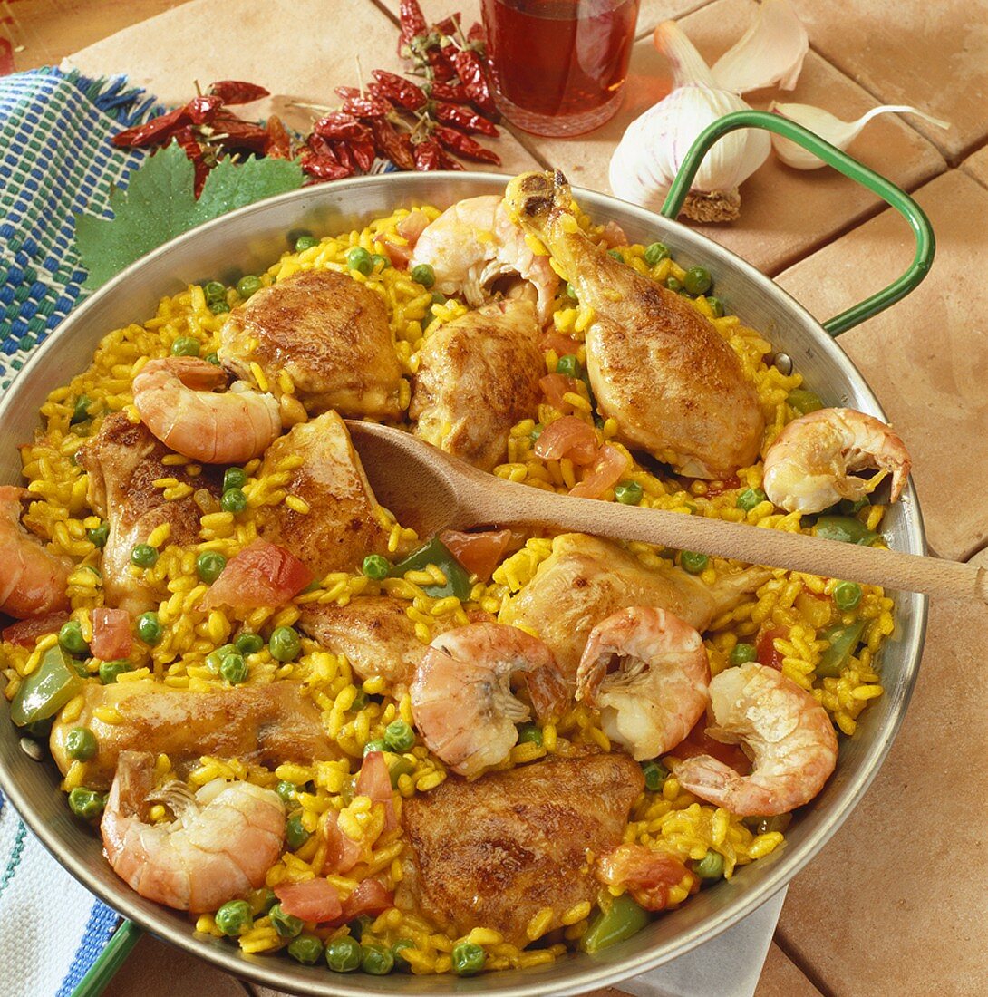 Paella with chicken, prawns and peas