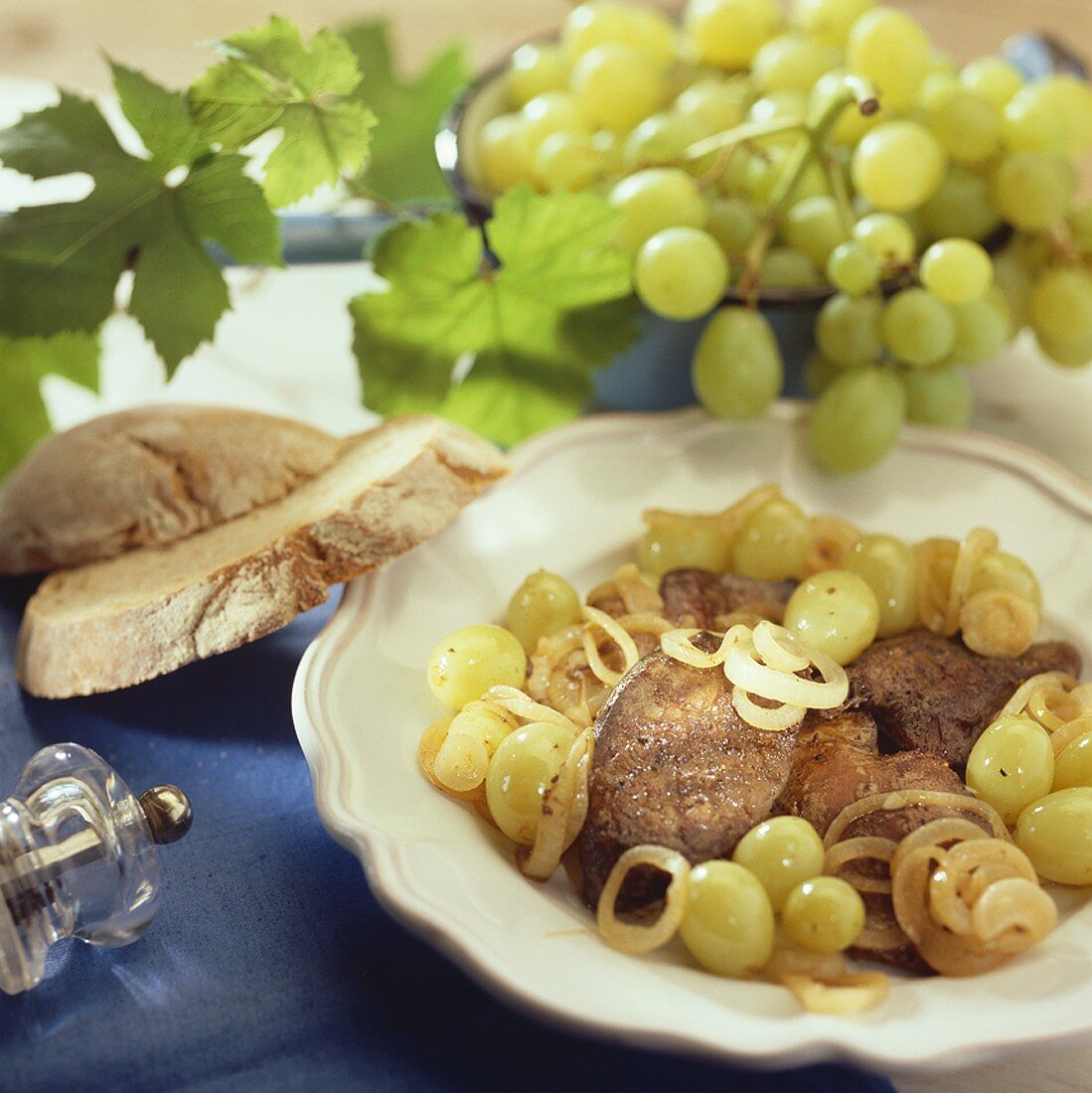 Fried poultry livers with onions and grapes