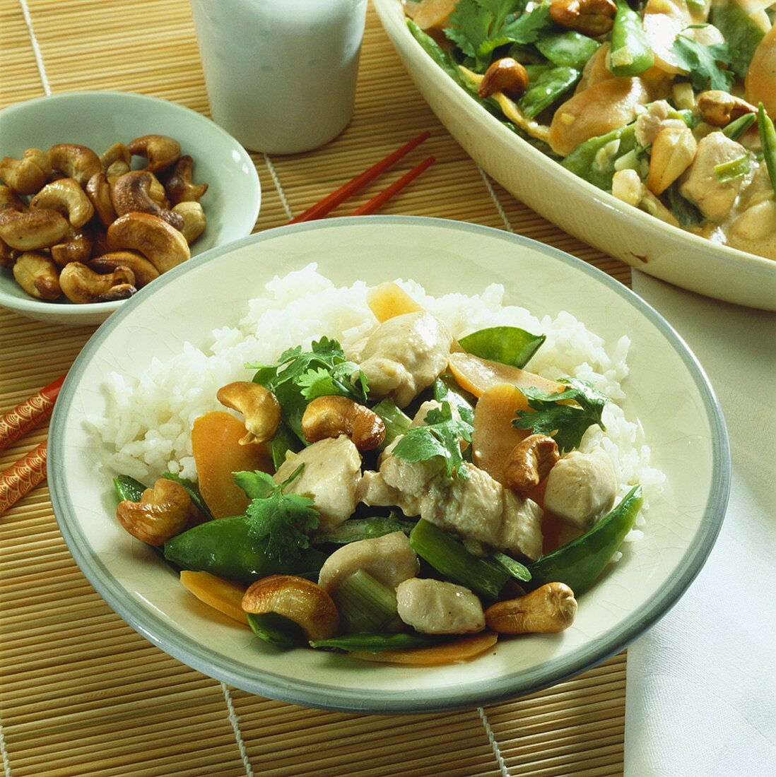 Spicy coconut chicken with vegetables, cashew nuts & rice