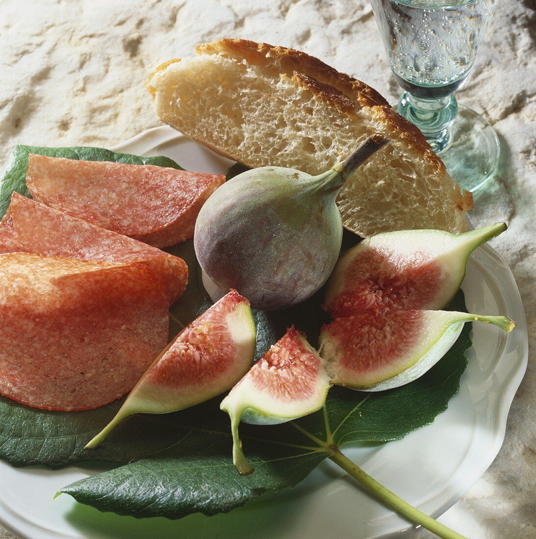 Figs with salami (appetiser)