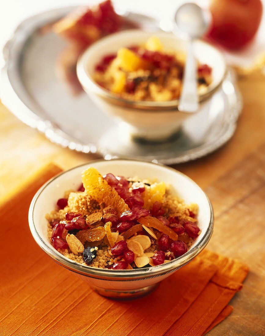 Süsser Couscous mit Früchten und Zimt