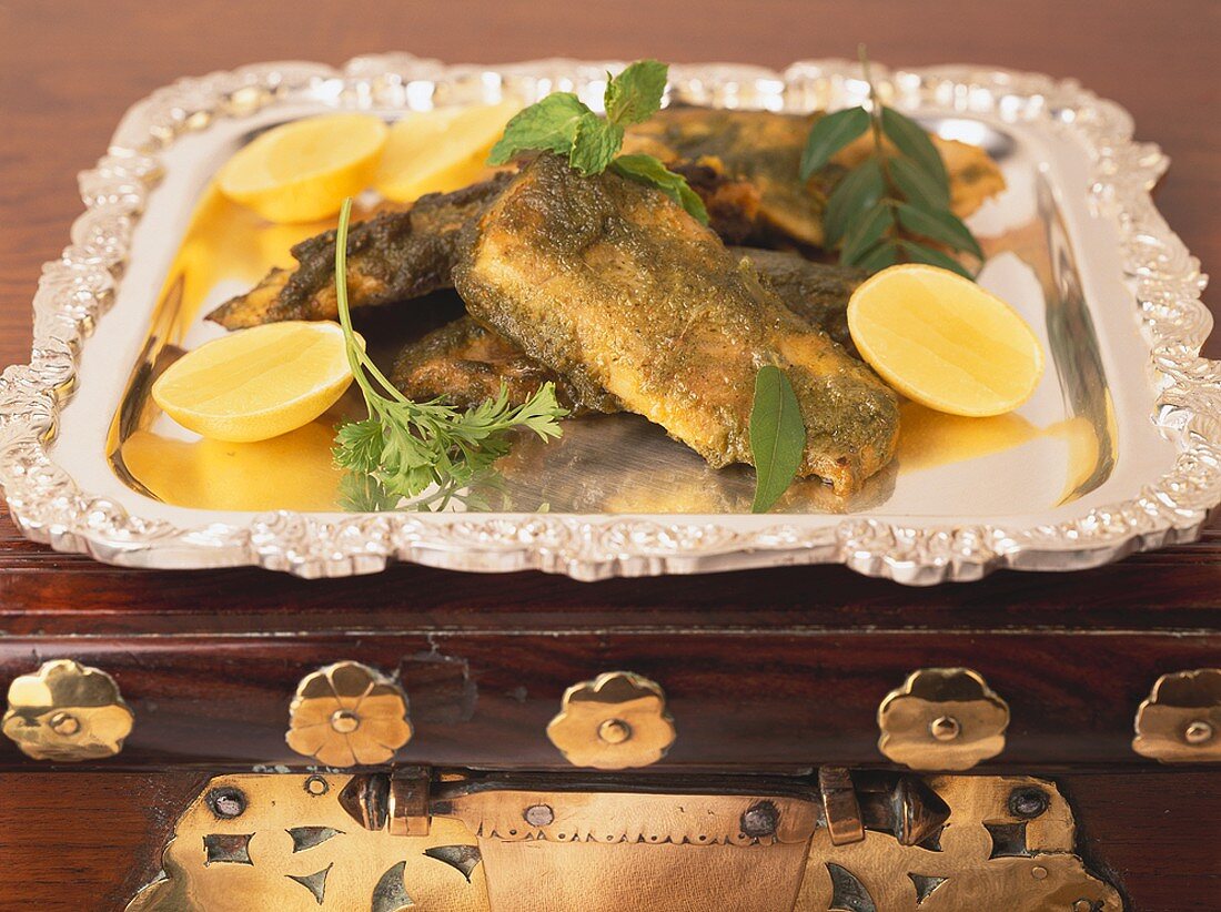 Bhopali Hare Masale Ki Macchli (Indisches Fischgericht mit Kräutern)