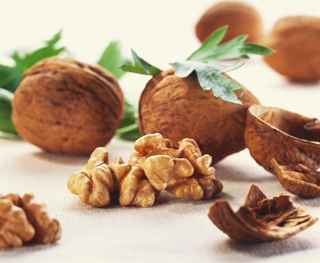 Walnuts, with and without shells