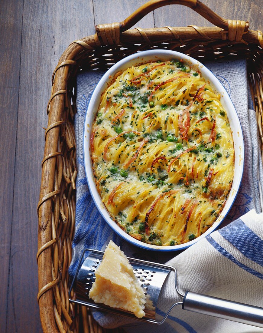 Spaghetti-Carbonara-Auflauf (mit Erbsen, Schinken, Sahne)